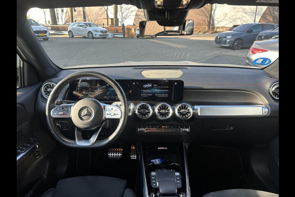Mercedes-Benz EQB 250+ AMG Line 7p. 71 kWh | SOH 99% | 7 PERSOONS| ELEKTRISCHE ACHTERKLEP| STOELVERWARMING| DODE HOEK SENSOR| SFEERVERLICHTING| APPLE CARPLAY/ ANDROID AUTO