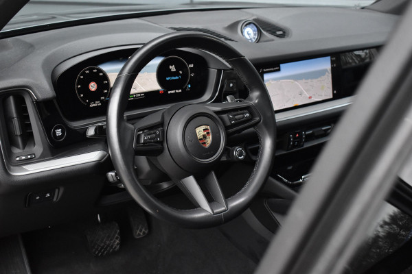 Porsche Cayenne 3.0 E-Hybrid 470pk Sport Chrono | Pano | Matrix | ACC | 21'' Wielen | Bose | Trekhaak | Orig. NL |
