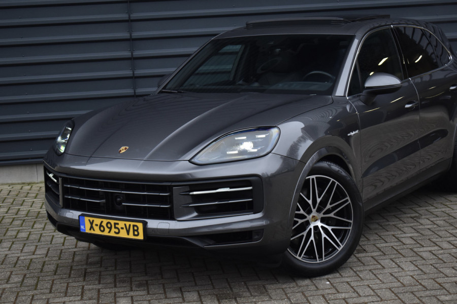 Porsche Cayenne 3.0 E-Hybrid 470pk Sport Chrono | Pano | Matrix | ACC | 21'' Wielen | Bose | Trekhaak | Orig. NL |