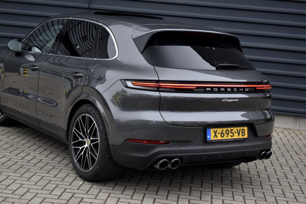 Porsche Cayenne 3.0 E-Hybrid 470pk Sport Chrono | Pano | Matrix | ACC | 21'' Wielen | Bose | Trekhaak | Orig. NL |