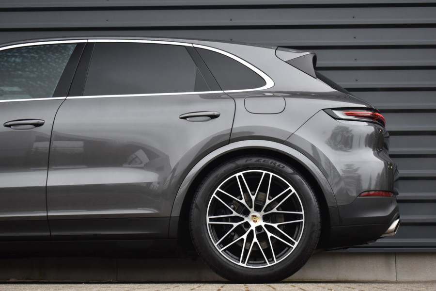Porsche Cayenne 3.0 E-Hybrid 470pk Sport Chrono | Pano | Matrix | ACC | 21'' Wielen | Bose | Trekhaak | Orig. NL |