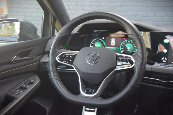 Volkswagen Golf Variant 1.5 TSI R-Line Panoramadak / Stoel en stuurverwarming / Trekhaak elektrisch /