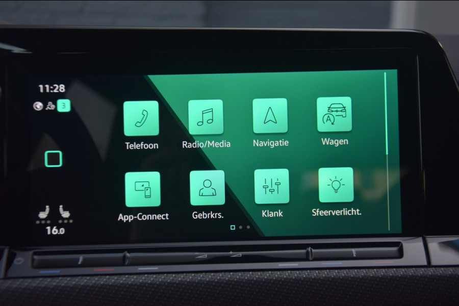 Volkswagen Golf Variant 1.5 TSI R-Line Panoramadak / Stoel en stuurverwarming / Trekhaak elektrisch /