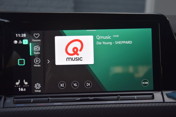 Volkswagen Golf Variant 1.5 TSI R-Line Panoramadak / Stoel en stuurverwarming / Trekhaak elektrisch /