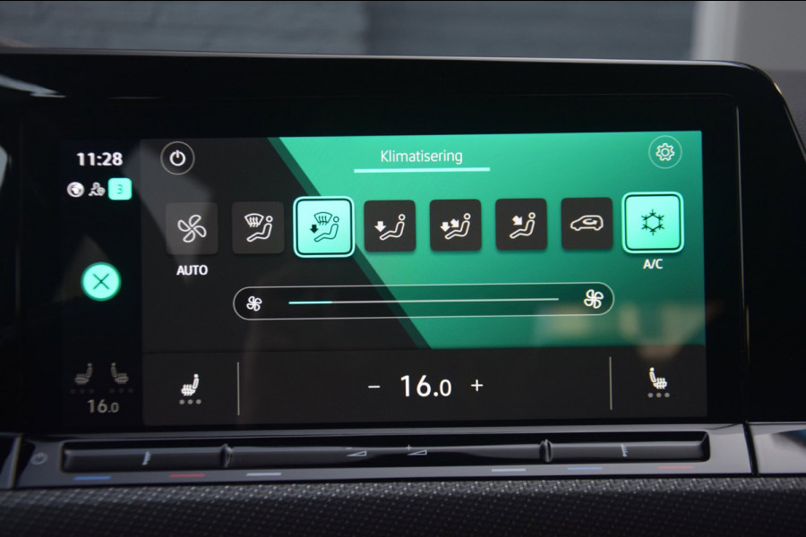 Volkswagen Golf Variant 1.5 TSI R-Line Panoramadak / Stoel en stuurverwarming / Trekhaak elektrisch /