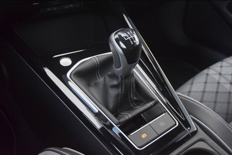 Volkswagen Golf Variant 1.5 TSI R-Line Panoramadak / Stoel en stuurverwarming / Trekhaak elektrisch /