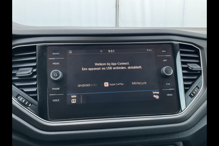 Volkswagen T-Roc 1.0 TSI Style DAB Navi PDC Trekhaak Hoge zit Bluetooth