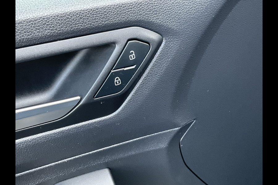 Volkswagen T-Roc 1.0 TSI Style DAB Navi PDC Trekhaak Hoge zit Bluetooth