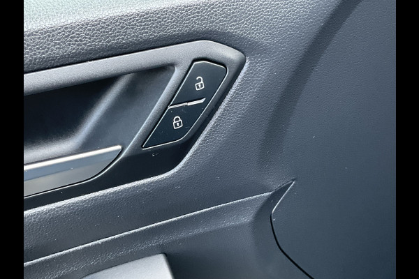 Volkswagen T-Roc 1.0 TSI Style DAB Navi PDC Trekhaak Hoge zit Bluetooth