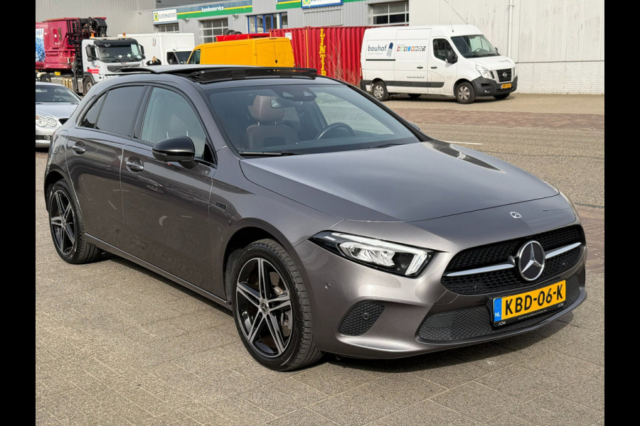 Mercedes-Benz A-Klasse 250 e Premium Plus l Sfeerverlichting l Pano l 360 camera
