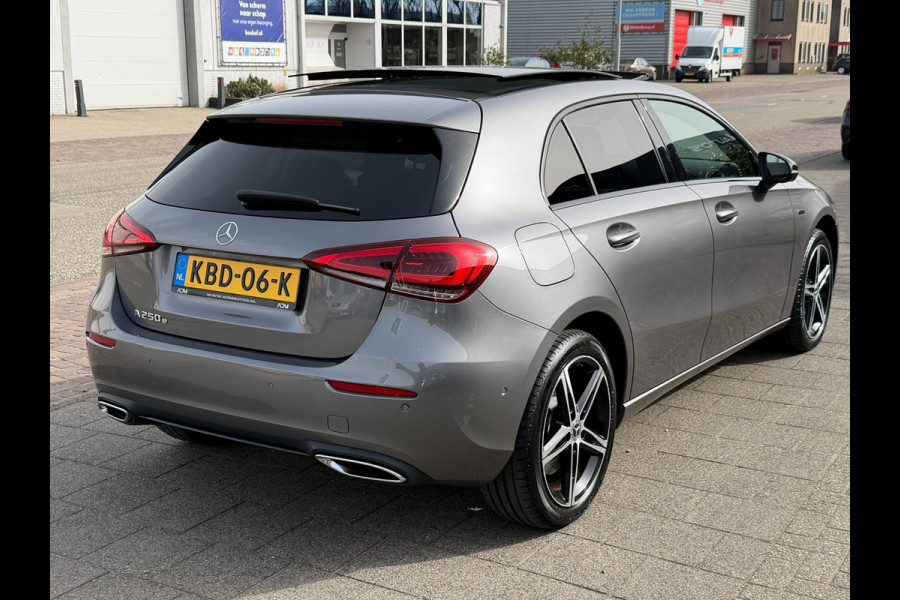 Mercedes-Benz A-Klasse 250 e Premium Plus l Sfeerverlichting l Pano l 360 camera