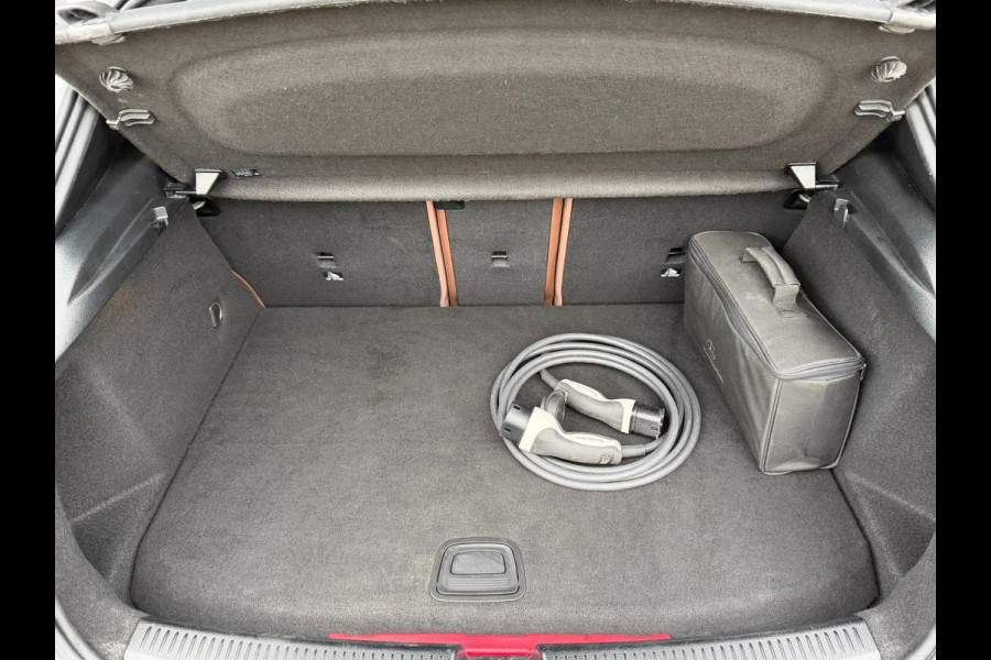 Mercedes-Benz A-Klasse 250 e Premium Plus l Sfeerverlichting l Pano l 360 camera