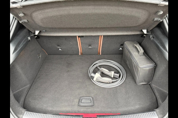 Mercedes-Benz A-Klasse 250 e Premium Plus l Sfeerverlichting l Pano l 360 camera