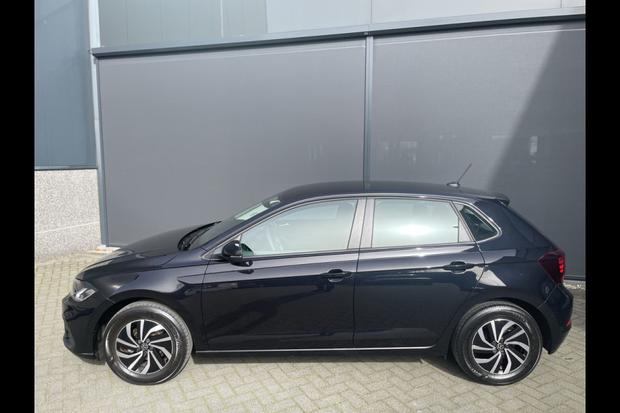 Volkswagen Polo 1.0 MPI Polo Airco - Apple carplay - Cruise control - Parkeersensoren - Licht metalen velgen 15 inch - Stuur multifunctioneel - Radio - Start/stop systeem - Elektrische ramen - Led verlichting - Stoffen b