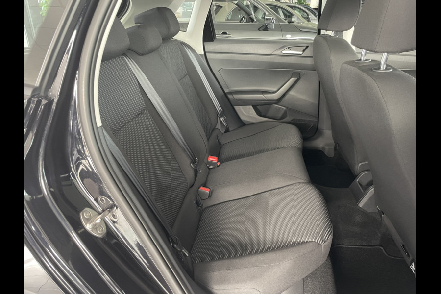 Volkswagen Polo 1.0 MPI Polo Airco - Apple carplay - Cruise control - Parkeersensoren - Licht metalen velgen 15 inch - Stuur multifunctioneel - Radio - Start/stop systeem - Elektrische ramen - Led verlichting - Stoffen b