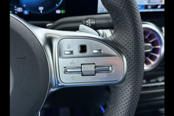 Mercedes-Benz EQB 350 4Matic 67kWk 293pk // Camera // Cruise Control // Carplay // Elek. Achterklep // Sfeerverlichting