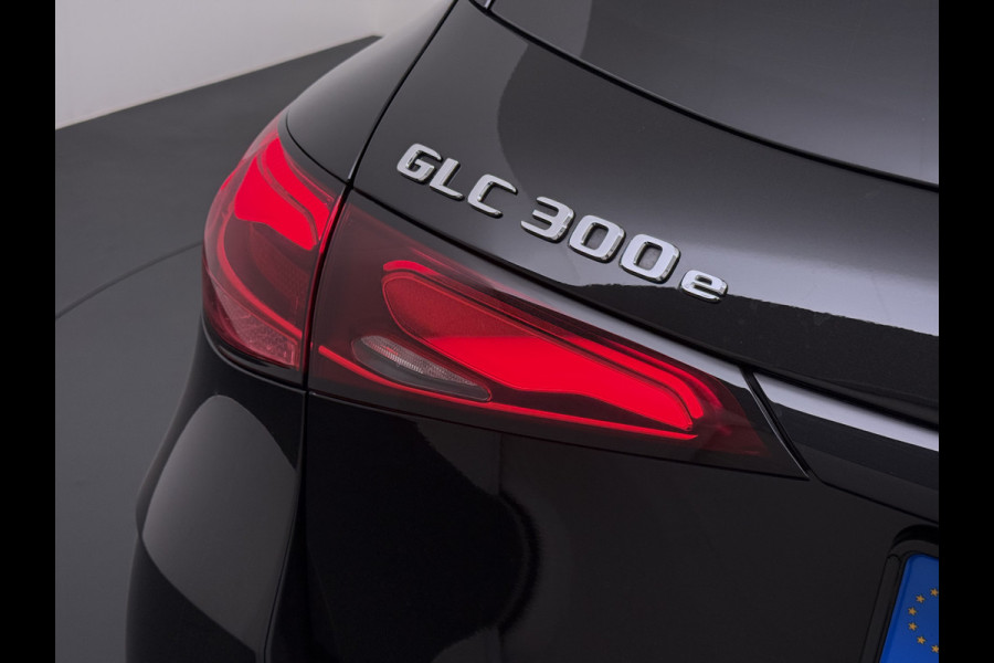 Mercedes-Benz GLC GLC 300 e 4MATIC AMG Line Night | Panorama Keyless Rijassistentie Leder