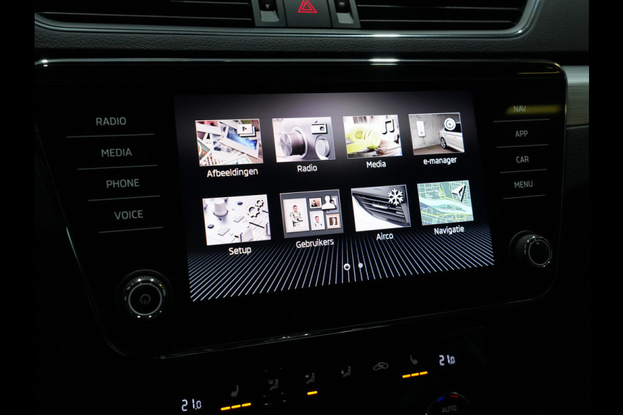 Škoda Superb Combi 1.4 TSI iV 204pk Business Edition Plus Trekhaak Camera 18"velgen Android/Carplay Keyless 215