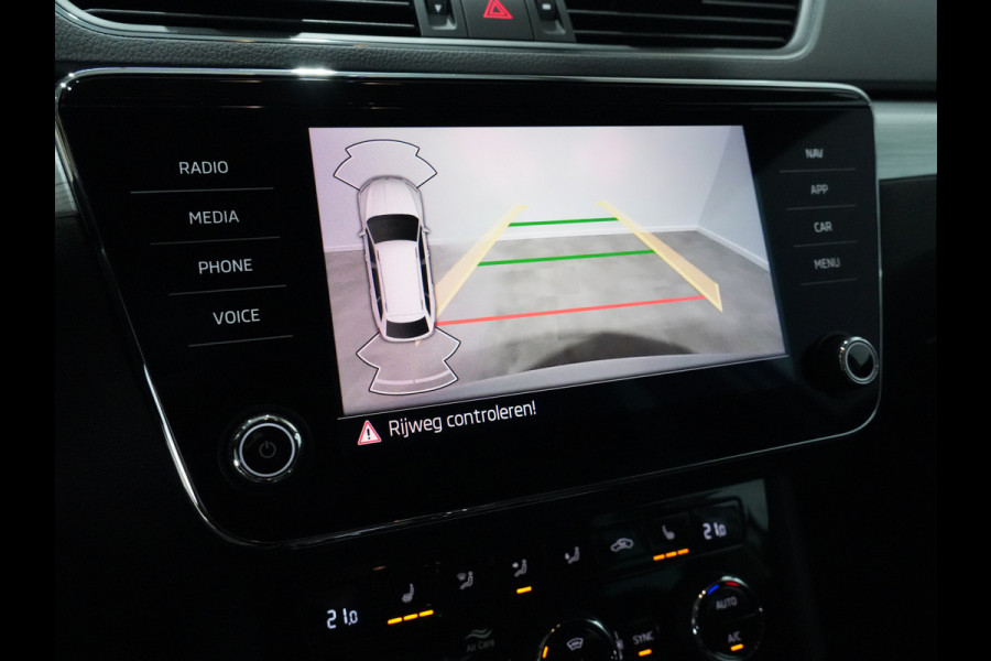 Škoda Superb Combi 1.4 TSI iV 204pk Business Edition Plus Trekhaak Camera 18"velgen Android/Carplay Keyless 215