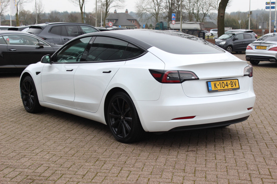 Tesla Model 3 Standard RWD Plus 60 kWh / SoH 91,4% / Autopilot / Panoramadak / Camera / Audio / 18'' / Leder