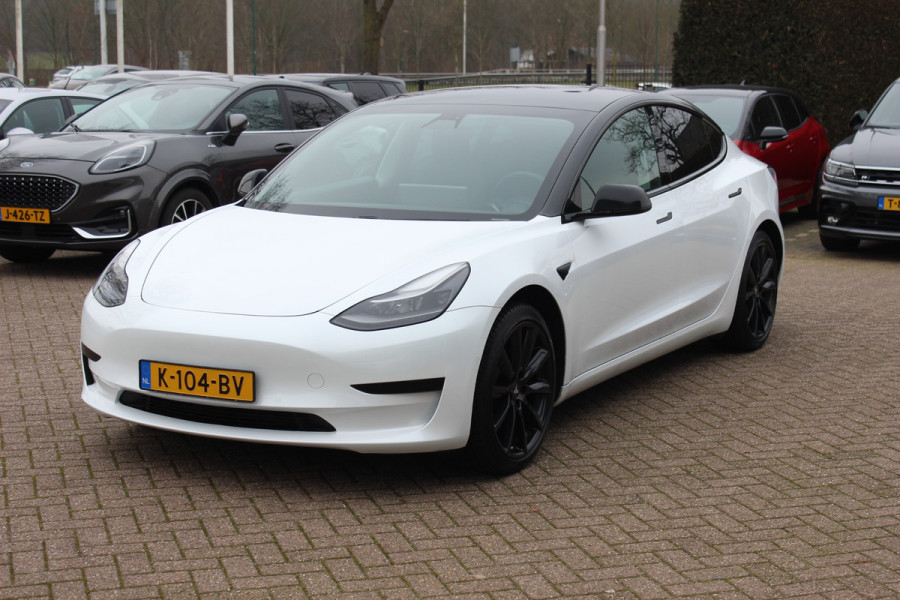 Tesla Model 3 Standard RWD Plus 60 kWh / SoH 91,4% / Autopilot / Panoramadak / Camera / Audio / 18'' / Leder
