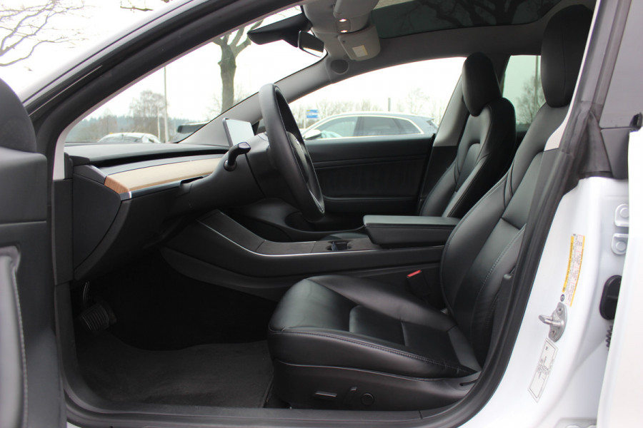 Tesla Model 3 Standard RWD Plus 60 kWh / SoH 91,4% / Autopilot / Panoramadak / Camera / Audio / 18'' / Leder