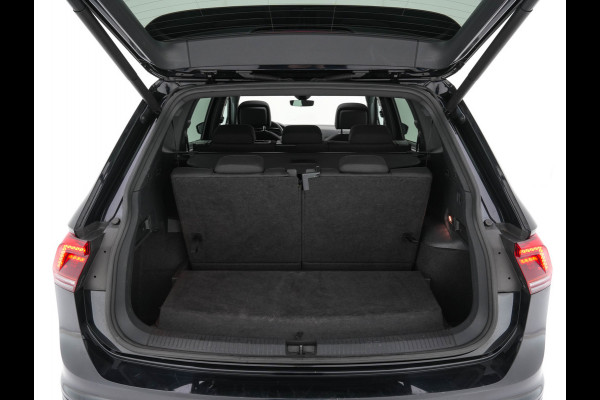 Volkswagen Tiguan Allspace 1.5 TSI R-Line Highline Business [ 7-Pers. ] Aut. *PANO | ARTVELOURS | FULL-LED | DIGI-COCKPIT | KEYLESS | ADAPTIVE-CRUISE | CAMERA | SHIFTPADDLES | CARPLAY | DAB+ | HEATED-COMFORTSEATS | NAVI-FULLMAP | PRIVACYGLASS | 19''ALU*