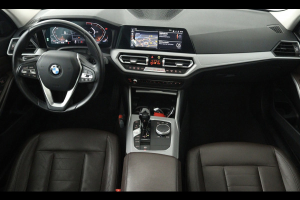 BMW 3 Serie Touring 318i High Executive Edition (PANORAMADAK, TREKHAAK, STOELVERWARMING, CAMERA, NAVIGATIE, PARKEERSENSOREN)