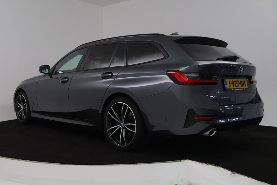 BMW 3 Serie Touring 318i High Executive Edition (PANORAMADAK, TREKHAAK, STOELVERWARMING, CAMERA, NAVIGATIE, PARKEERSENSOREN)