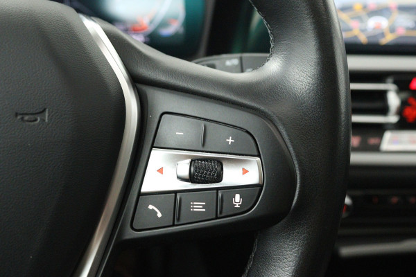 BMW 3 Serie Touring 318i High Executive Edition (PANORAMADAK, TREKHAAK, STOELVERWARMING, CAMERA, NAVIGATIE, PARKEERSENSOREN)