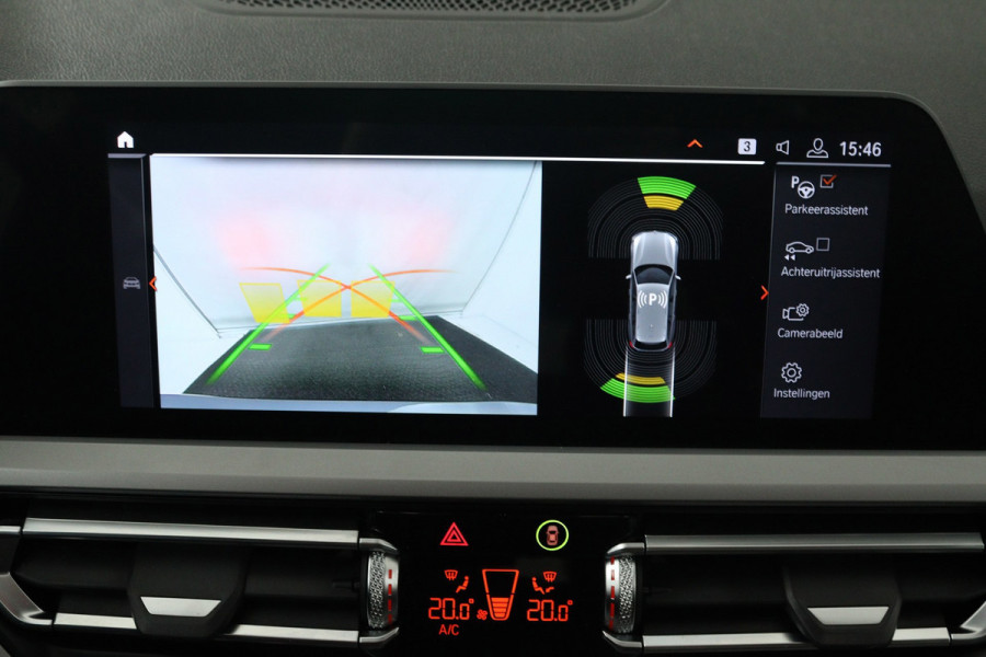 BMW 3 Serie Touring 318i High Executive Edition (PANORAMADAK, TREKHAAK, STOELVERWARMING, CAMERA, NAVIGATIE, PARKEERSENSOREN)