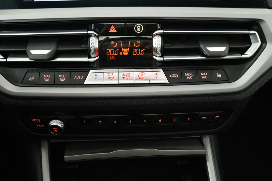 BMW 3 Serie Touring 318i High Executive Edition (PANORAMADAK, TREKHAAK, STOELVERWARMING, CAMERA, NAVIGATIE, PARKEERSENSOREN)