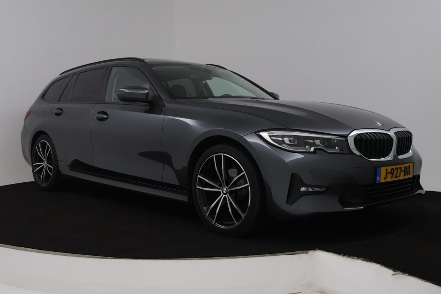 BMW 3 Serie Touring 318i High Executive Edition (PANORAMADAK, TREKHAAK, STOELVERWARMING, CAMERA, NAVIGATIE, PARKEERSENSOREN)