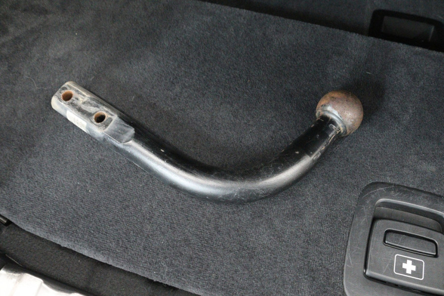 BMW 3 Serie Touring 318i High Executive Edition (PANORAMADAK, TREKHAAK, STOELVERWARMING, CAMERA, NAVIGATIE, PARKEERSENSOREN)