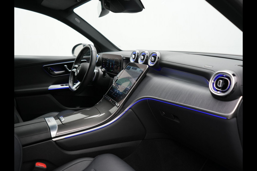 Mercedes-Benz GLC 300e 4MATIC AMG Line Plug In Hybrid 313pk Dealer O.H. PHEV | Trekhaak Af Fabriek | Adaptive Cruise | Burmester 3D | 360 Camera | Lederen Sportstoelen Memory & Verwarmd | 20"L.M | Digital Light | Sfeerverlichting | Keyless | Blis |