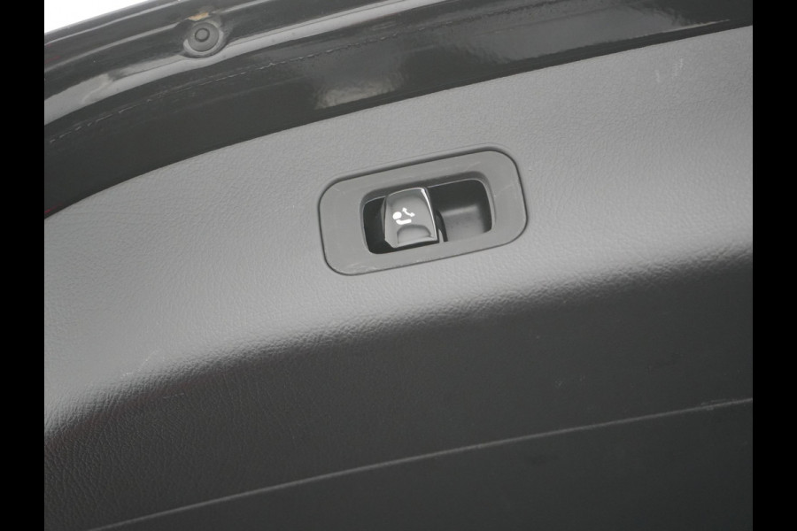 Mercedes-Benz GLC 300e 4MATIC AMG Line Plug In Hybrid 313pk Dealer O.H. PHEV | Trekhaak Af Fabriek | Adaptive Cruise | Burmester 3D | 360 Camera | Lederen Sportstoelen Memory & Verwarmd | 20"L.M | Digital Light | Sfeerverlichting | Keyless | Blis |