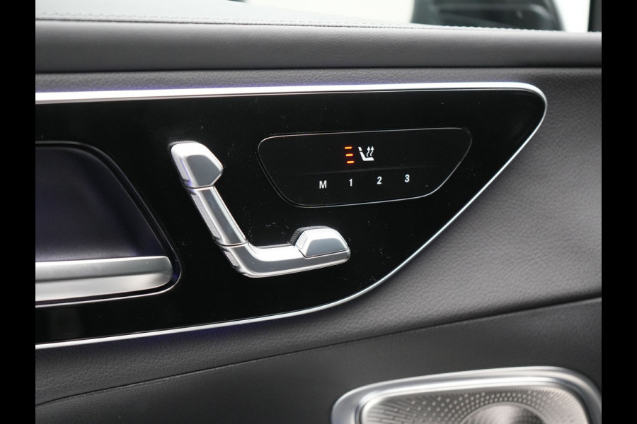 Mercedes-Benz GLC 300e 4MATIC AMG Line Plug In Hybrid 313pk Dealer O.H. PHEV | Trekhaak Af Fabriek | Adaptive Cruise | Burmester 3D | 360 Camera | Lederen Sportstoelen Memory & Verwarmd | 20"L.M | Digital Light | Sfeerverlichting | Keyless | Blis |