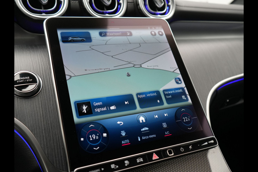 Mercedes-Benz GLC 300e 4MATIC AMG Line Plug In Hybrid 313pk Dealer O.H. PHEV | Trekhaak Af Fabriek | Adaptive Cruise | Burmester 3D | 360 Camera | Lederen Sportstoelen Memory & Verwarmd | 20"L.M | Digital Light | Sfeerverlichting | Keyless | Blis |