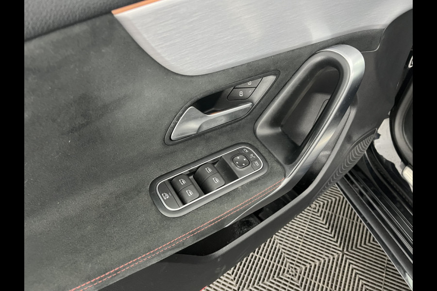 Mercedes-Benz A-Klasse 250 e AMG Limited Business Solution (Plug-In) (INCL-BTW) *PANO | LEATHER-MICROFIBRE | FULL-LED | AMBIENTLIGHT | HEATED-SPORTSEATS | WIDESCREEN-COCKPIT | DAB+ | NAVI-FULLMAP | CAMERA | PRIVACYGLASS | 18''ALU*