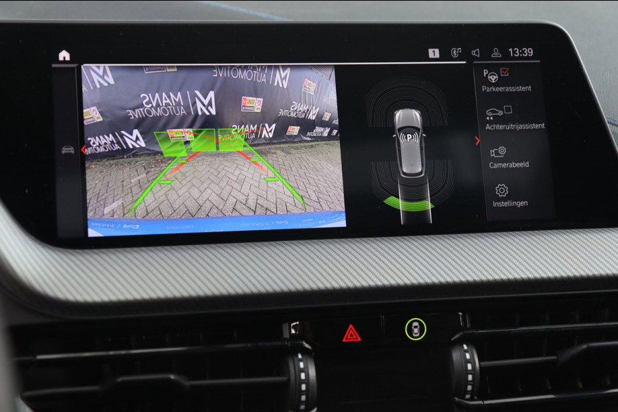 BMW 1-serie 118i M SPORT / PANODAK / LIVE COCKPIT / LED / CAMERA / CARPLAY