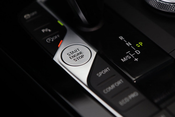 BMW 1-serie 118i M SPORT / PANODAK / LIVE COCKPIT / LED / CAMERA / CARPLAY