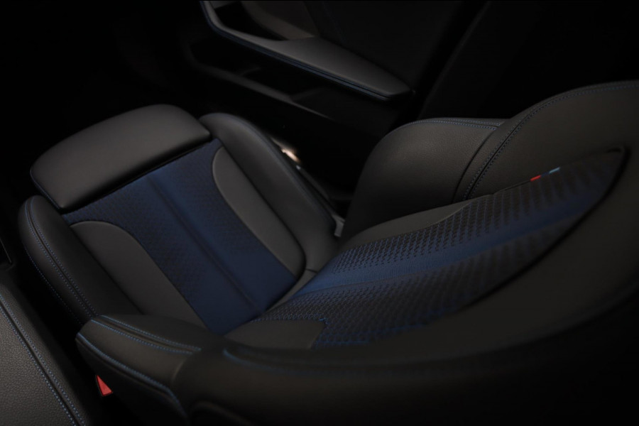 BMW 1-serie 118i M SPORT / PANODAK / LIVE COCKPIT / LED / CAMERA / CARPLAY