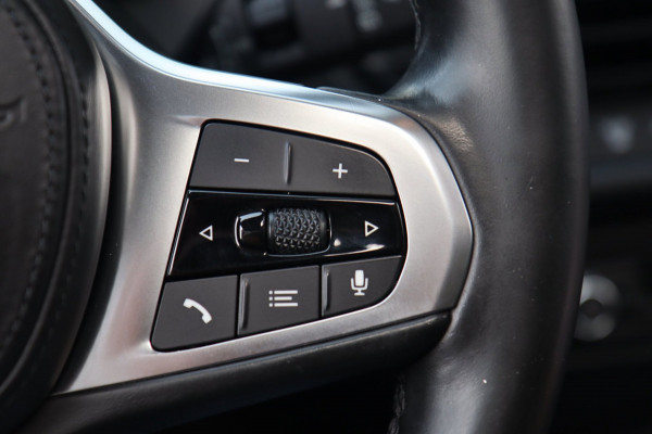 BMW 1-serie 118i M SPORT / PANODAK / LIVE COCKPIT / LED / CAMERA / CARPLAY