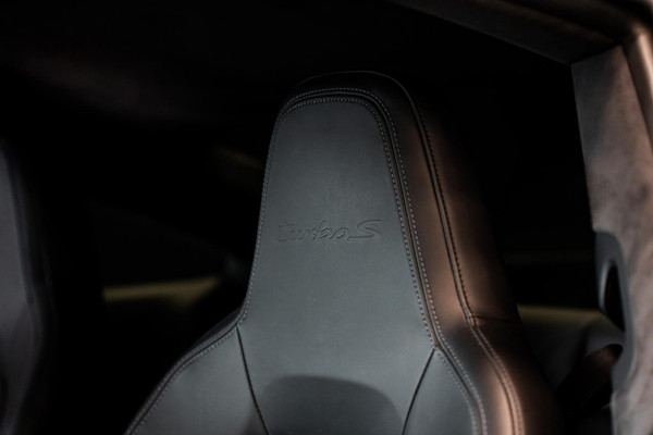 Porsche 911 3.8 Turbo S *Keramisch / Burmester / Lift-Systeem / Carbon / Stoelventilatie / Nachtzicht / Vierwielbesturing*