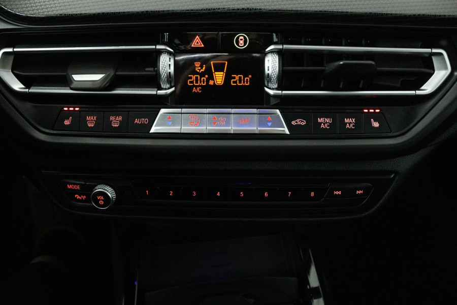 BMW 2 Serie Gran Coupé 218i High Executive Edition (PANORAMADAK, SFEERVERLICHTING. STOELVERWARMING, DEALER ONDERHOUDEN)