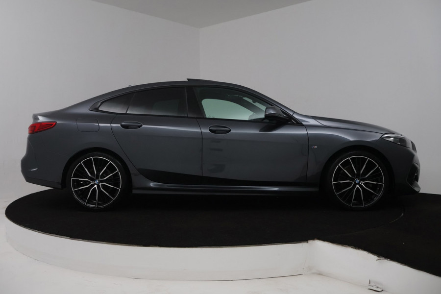 BMW 2 Serie Gran Coupé 218i High Executive Edition (PANORAMADAK, SFEERVERLICHTING. STOELVERWARMING, DEALER ONDERHOUDEN)