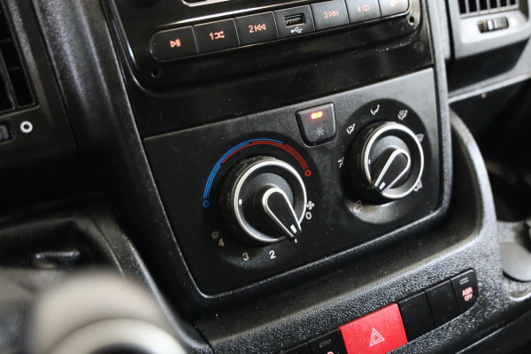 Citroën Jumper 2.2 BlueHDi ZWART 120PK BJ 2024 L2/H1 TREKHAAK AIRCO CAMERA CRUISE CONTROL LEASE V/A €99,- p.m. INRUIL MOGELIJK