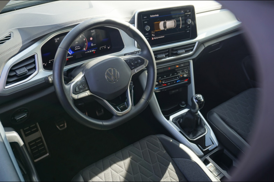 Volkswagen T-Roc 115PK Life Edition ALLSEASONS | STOELVERWARMING | PARK.SENS