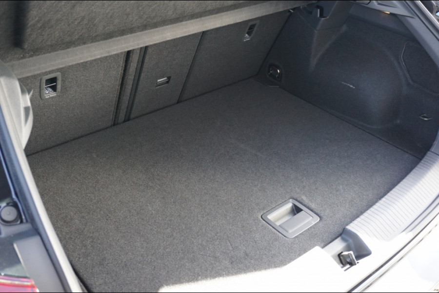 Volkswagen T-Roc 115PK Life Edition ALLSEASONS | STOELVERWARMING | PARK.SENS