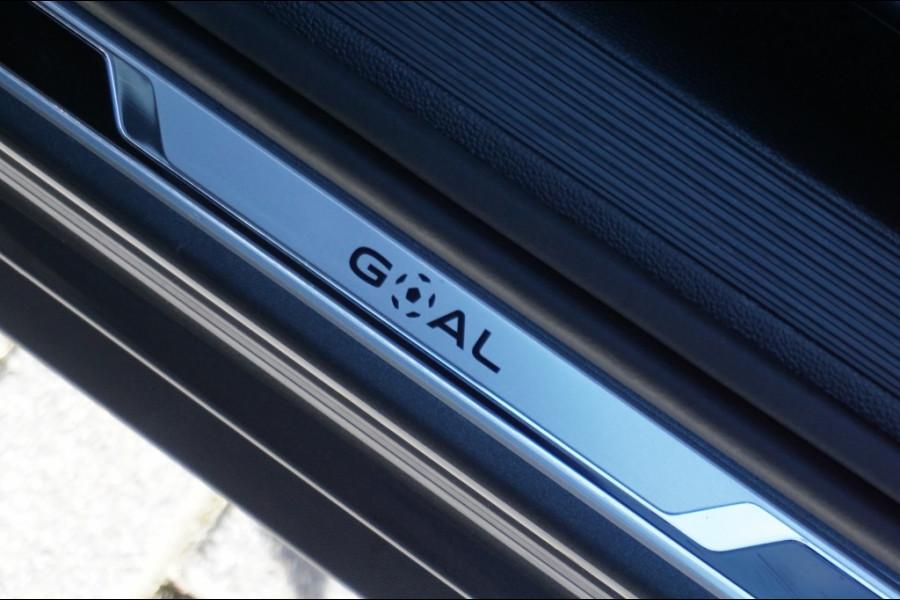 Volkswagen T-Roc 115PK Life Edition ALLSEASONS | STOELVERWARMING | PARK.SENS